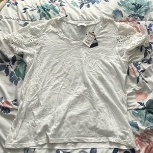 Women’s white Tee
